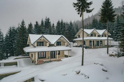 ТОП-5 атмосферних садиб та гостьових будинків для зимових мандрівок